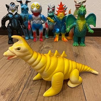 Amazon.co.jp: ゴルドン ブルマァク ソフビ 黄金怪獣 ウルト